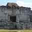 Maison du Halach Uinik au centre de la cit avec la meilleure et la plus intressante reprsentation solaire de tous les temples de Tulum.