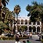 Arequipa - Plaza de Armas, les arcades qui la bordent, face  la cathdrale
