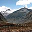 La laguna Chinancocha  au pied du Huascarn, les roseaux trs prsents sur un ct de la rive.