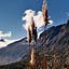 La laguna Chinancocha  au pied du Huascarn, les roseaux trs prsents sur un ct de la rive.